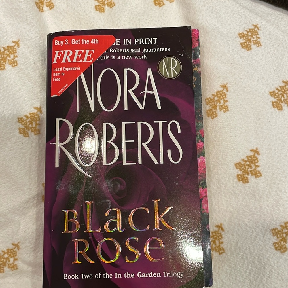 Paperback book Nora Robert’s. Black Rose